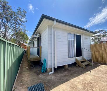 Weatherboard Hampton Style Villa - 2 Bedrooms - Coastal Vibes - Photo 5