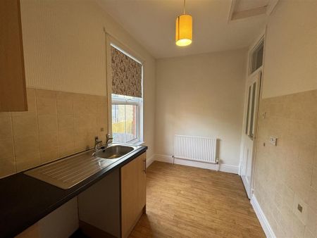 House to rent - Photo 2