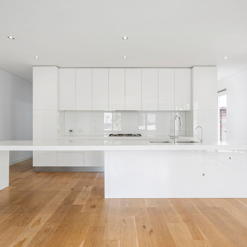 25 Lower Drive, Kew VIC 3101 - House For Rent | Domain - Photo 1