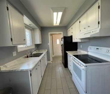 For Lease - 624 College Avenue, Guelph, Ontario - Photo 1