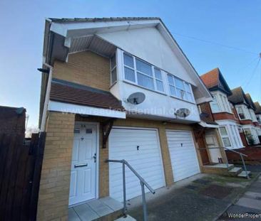 2 bedroom property to rent in Westcliff On Sea - Photo 3