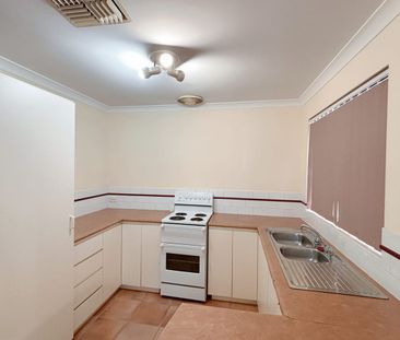 Neat and tidy 2-bedroom 1 bathroom unit - Photo 2