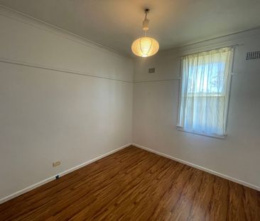 Three Bedroom Family Home - Photo 2
