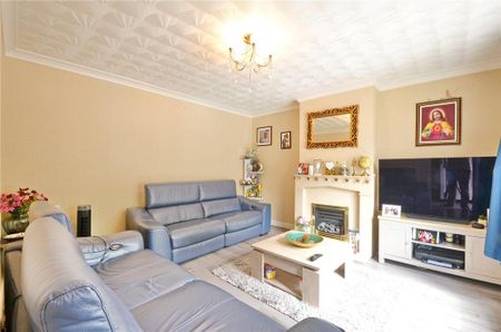 4 bedroom semi-detached house to rent - Photo 3