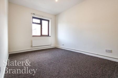 4 bedroom end of terrace house to rent - Photo 4