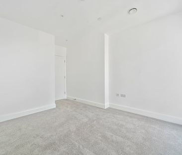 3 bedroom flat to rent - Photo 4