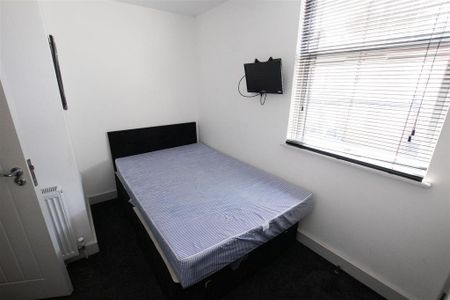 6 bedroom house to rent - Photo 3