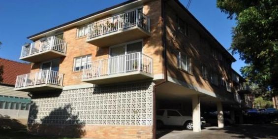 Bright Top Floor Apartment in the Heart of Cremorne - Photo 3