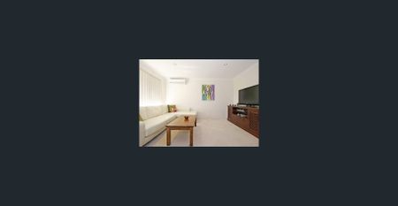 Quiet Home With Park View - Photo 3