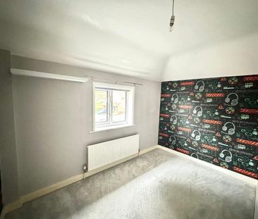 3 bedroom end of terrace house to rent - Photo 3