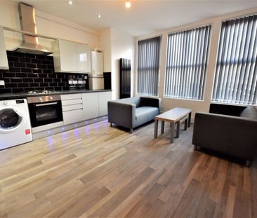 6 bedroom Flat in Flat &, Leeds - Photo 5