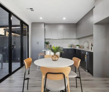 “New Designer 3 bedroom Townhouse &ndash; Coastal Luxury Living for... - Photo 4