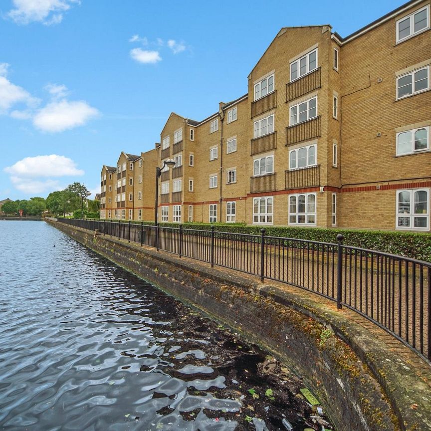 2 bed apartment to rent in Wheat Sheaf Close, London, E14 - Photo 1