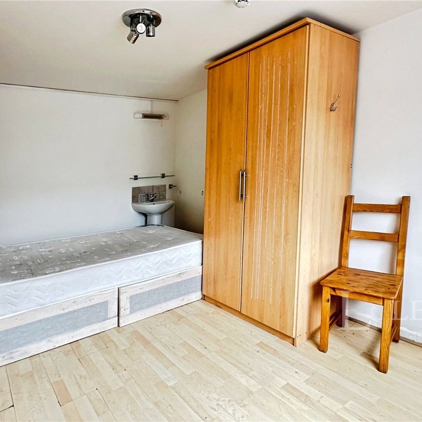 5 bedroom house to rent Brendon Avenue, Luton, Bedfordshire, LU2 - Photo 1