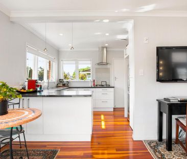 Neat and tidy two bedroom unit in Browns Bay - Photo 5