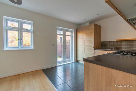 4 bedroom townhouse to rent - Photo 2