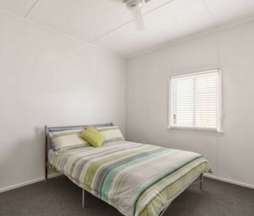 CHARMING & COMFORTABLE � A WELL-PRESENTED HOME IN AVENELL HEIGHTS - Photo 2