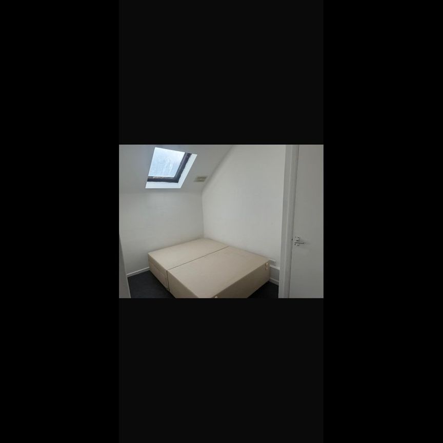 2 Bed Flat, Napier Road, LU1 - Photo 1