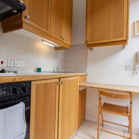 Studio to rent - Photo 3