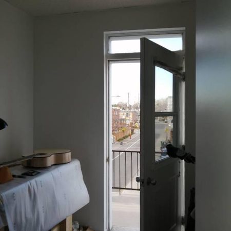 Ahuntsic 4 1/2 +mini bureau et UN stationnement Face au Parc Visitation! - Photo 4