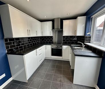2 bedroom terraced house to rent - Photo 5