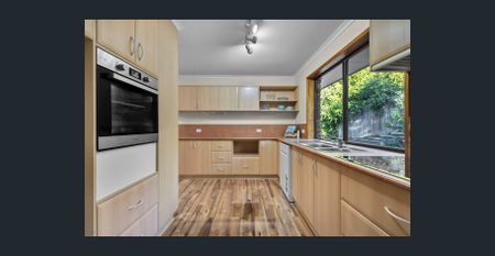 Spacious family home, Ideal location - Photo 4