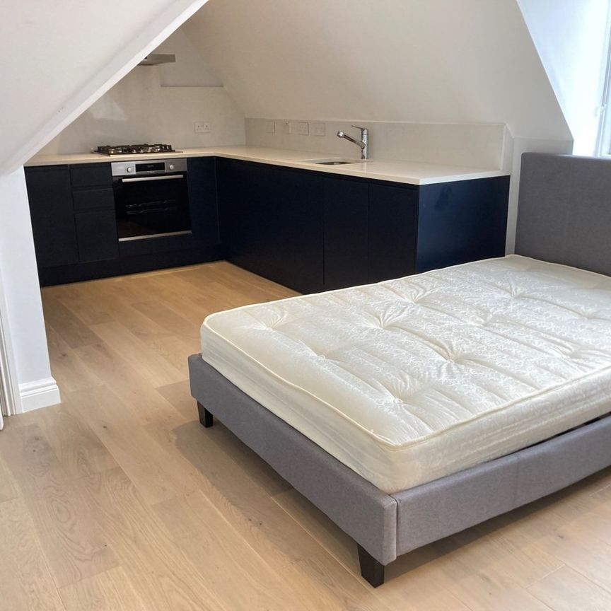 Room in a Shared Flat, Ealing Common, W3 - Photo 1