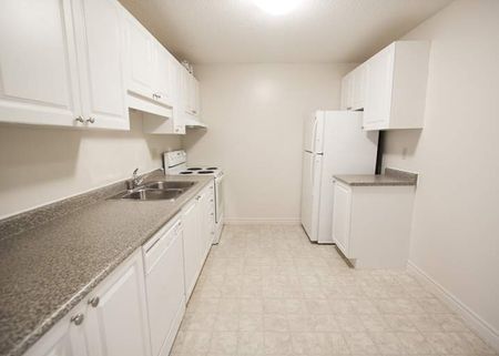 Country Hill Place - Photo 4