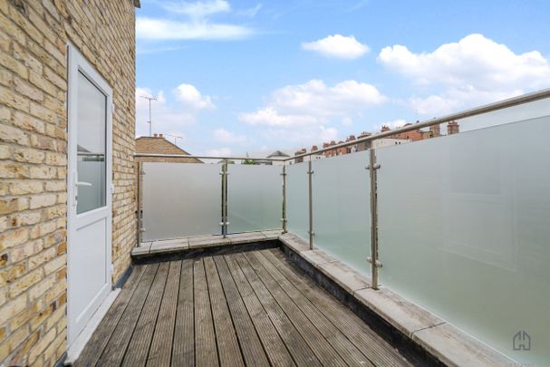Roman Road, London, E2 - Two Bedroom Flat To Rent - £612pw / £2,650pcm - Photo 1