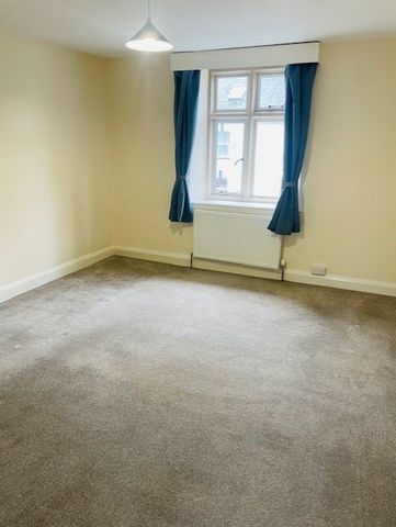 Central spacious 3 bed family home to let in Wellington - Photo 2