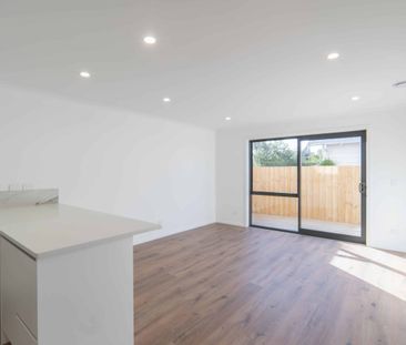 Beautiful Near New Townhouse - Photo 4