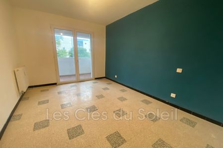 Location Appartement 5 pièces 82m² HYERES 83400 - Photo 3