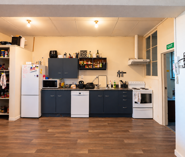 Top Floor Apartment 2027 - Photo 4
