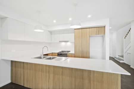 Stunning Brand New 3 Bedroom Duplex - Photo 3