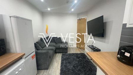 4 bedroom semi-detached house to rent - Photo 3