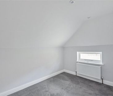 2 bedroom end of terrace house to rent - Photo 2