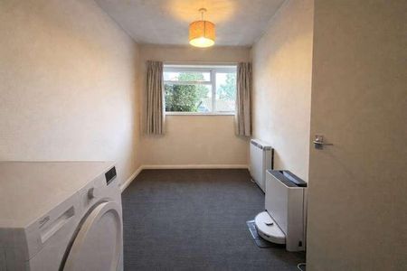 Woking, Surrey, GU24 - Photo 4