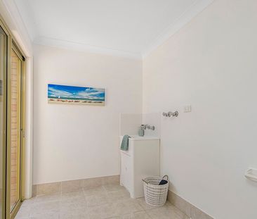 177 Matthew Flinders Drive, Port Macquarie NSW 2444 - House For Ren... - Photo 3