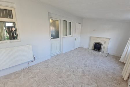 Sycamore Avenue, KNOTTINGLEY - Photo 3