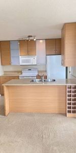 28th Floor, 680 sq. ft 1 bed, 1 bath, 1 den - Photo 3