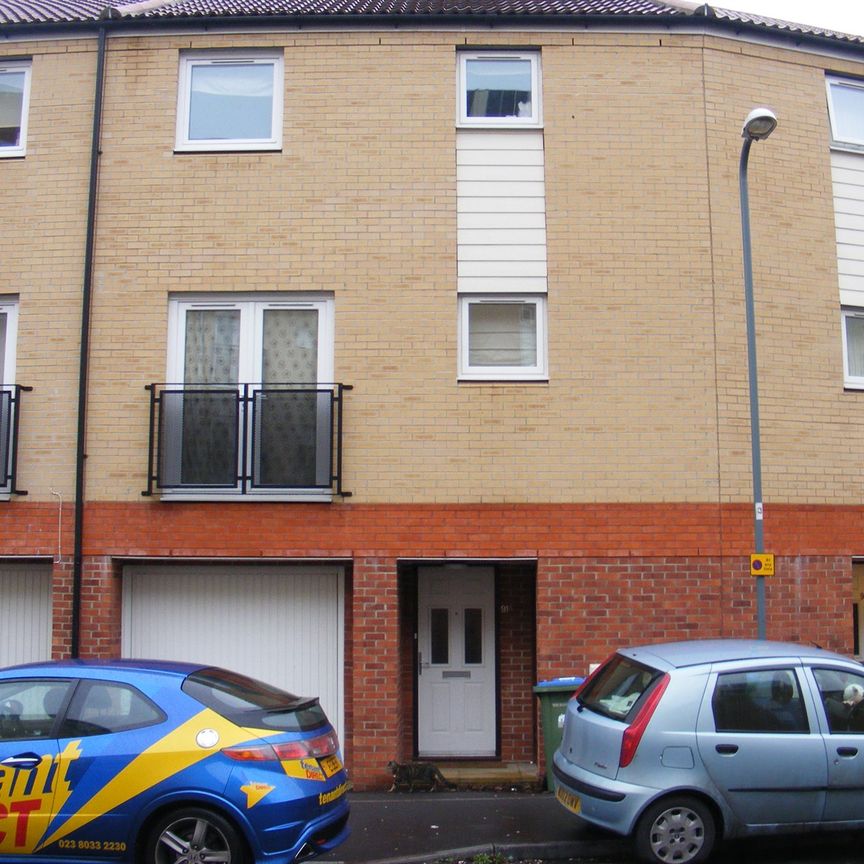 Whitestar Place, College Court, SO14 - Photo 1