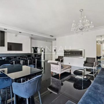 Appartement • Saint Philippe du Roule - Photo 1