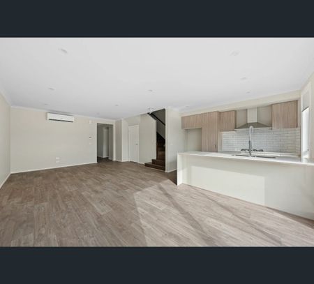 12 Pewter Walk, Clyde North, Vic 3978 - Photo 4