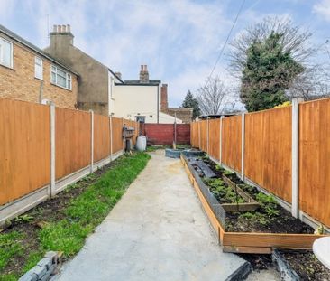 2 bedroom end of terrace house to rent - Photo 1