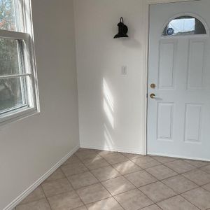 Logement 5 1/2 à louer avec beaucoup de charme - Photo 2