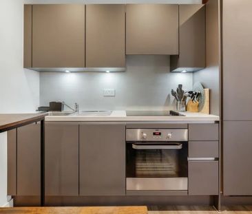 Studio Flat, St Pier Court, E13 - Photo 1