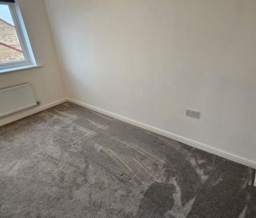 3 bed Semi-Detached - To Let - Photo 3