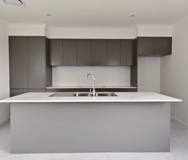 Brand New 5-Bedroom House for Rent! - Photo 6