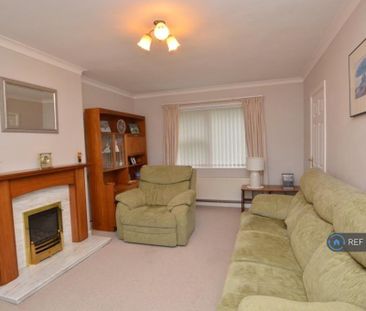 3 bedroom semi-detached house to rent - Photo 1