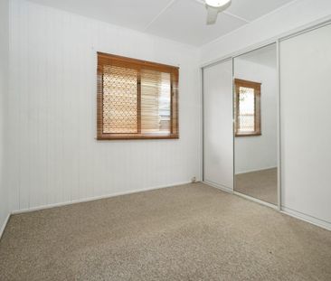 Don't miss out on this! Rare 5-bedroom home - Photo 5